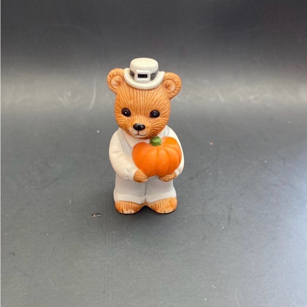 Ceramic Bear Figurine with Pumpkin 5312
